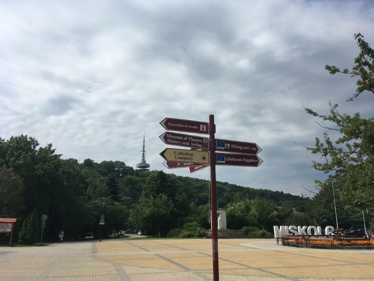 Mse Apartman Miskolc Eksteriør bilde